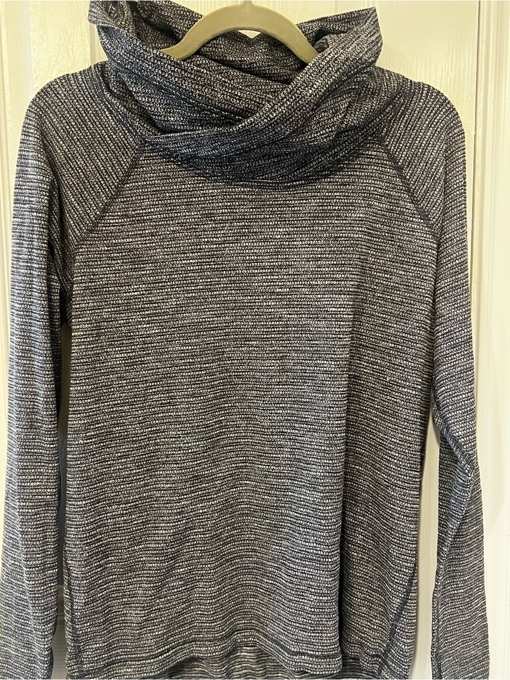 Lululemon Cowl Neck Long Sleeve Pullover Heathered Gray Women’s Size 8/10
